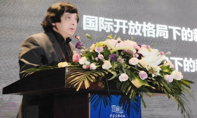 2景德镇陶瓷大学校长宁钢致辞.jpg